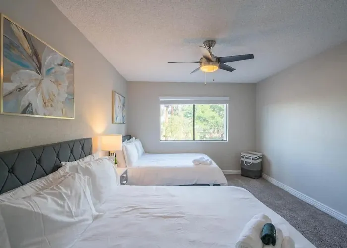 Walk To Old Town Gym Pool Wd Pkg Balcony *